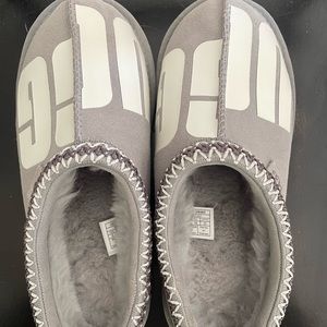 Ugg Woman’s Choped Tasman  size 8 in light grey. Never worn, no box rips stains